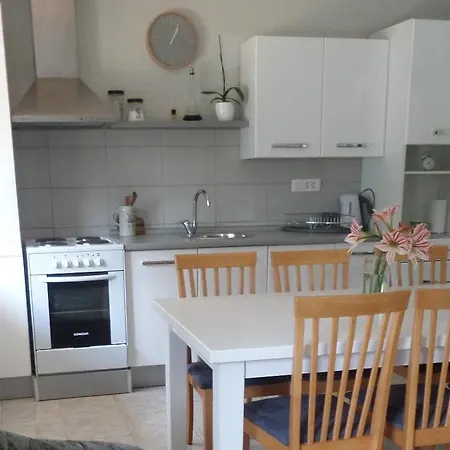 Apartmán With Parking Space - 15544 Vodice