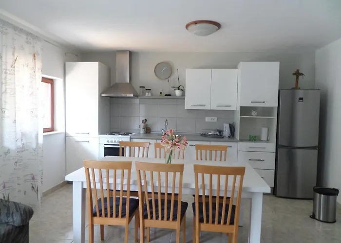 With Parking Space - 15544 Appartement Vodice